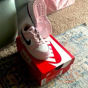 Nike size 7 pink and burgundy sneakers